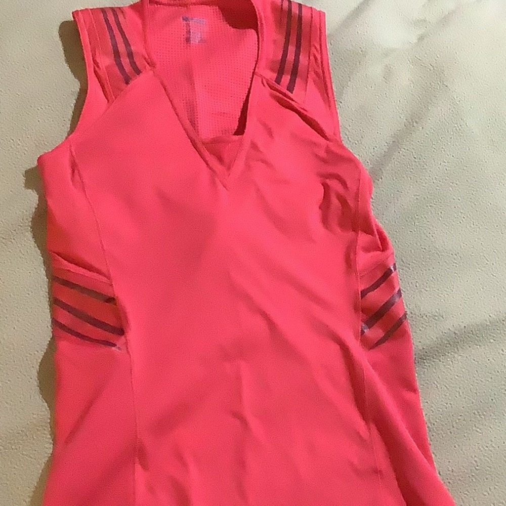 Reebok PlayDry Easy Tone tank top. Women’s size Medium.  See measurements.